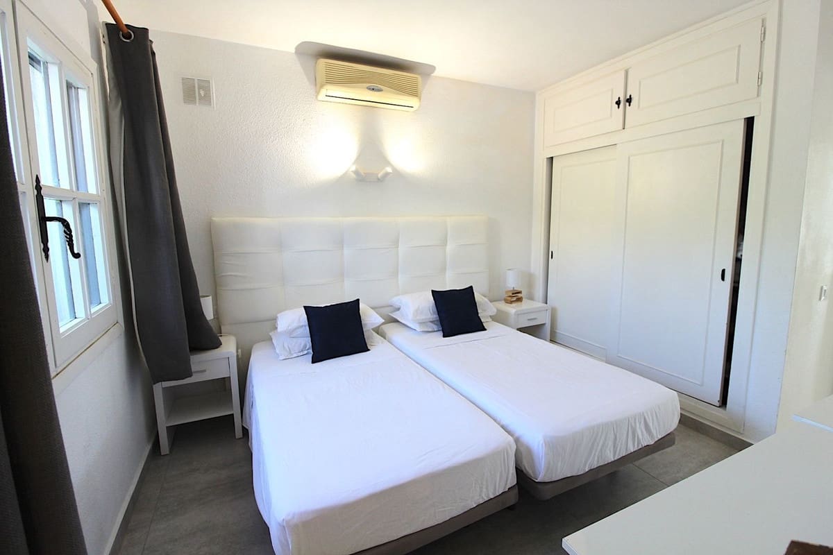 2 sovrum Lägenhet till salu i El Paraiso med pool - 350 000 € (Ref: 9603665)