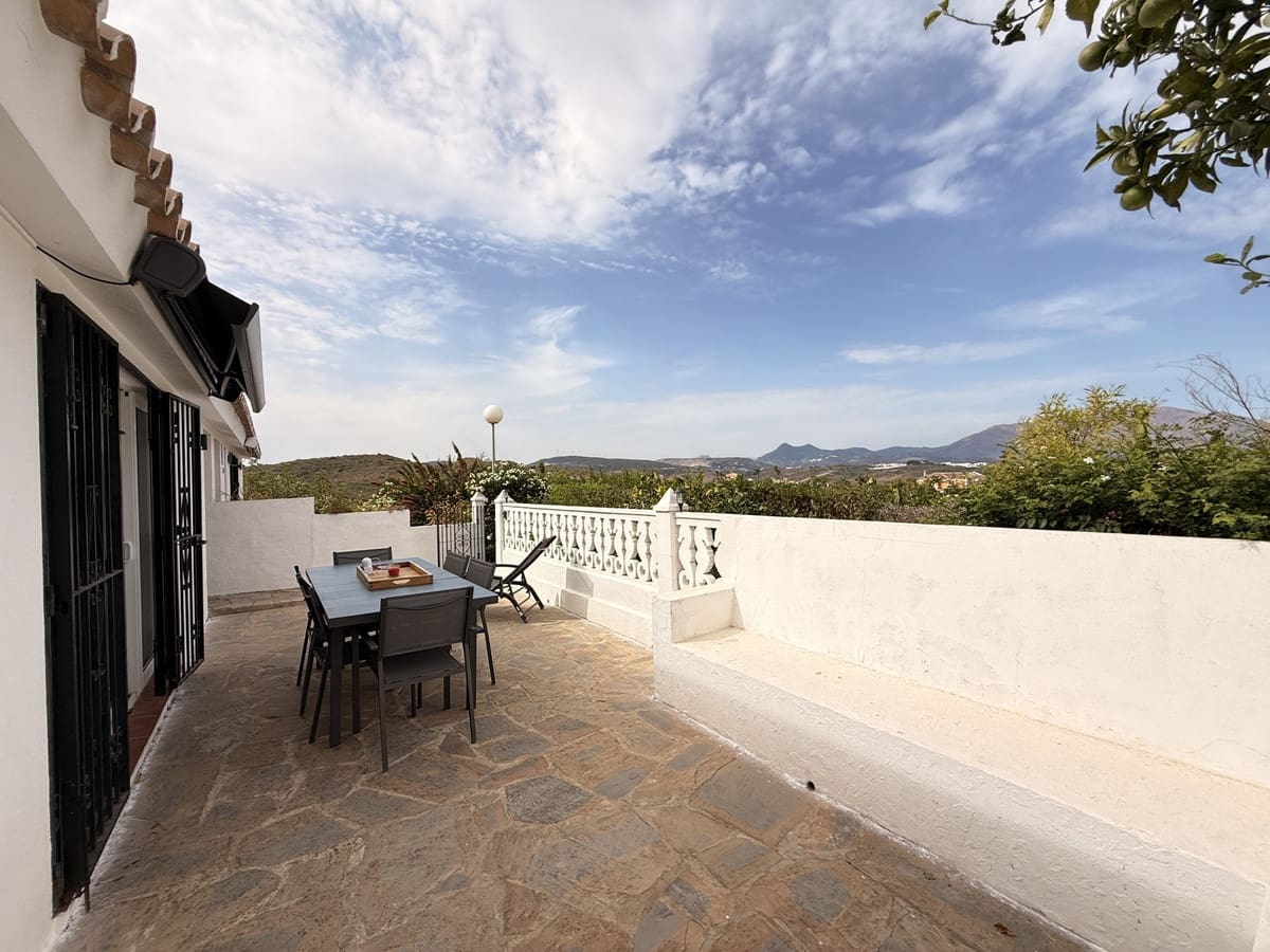 3 makuuhuone Omakotitalo myytävänä paikassa Manilva mukana uima-altaan - 335 000 € (Ref: 9605276)