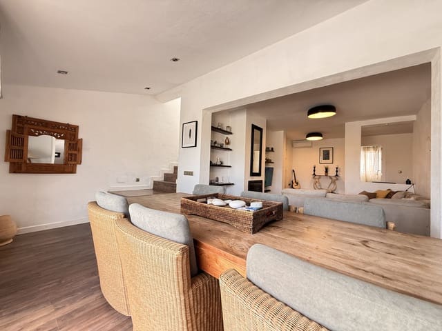 3 makuuhuone Omakotitalo myytävänä paikassa Manilva mukana uima-altaan - 335 000 € (Ref: 9605276)