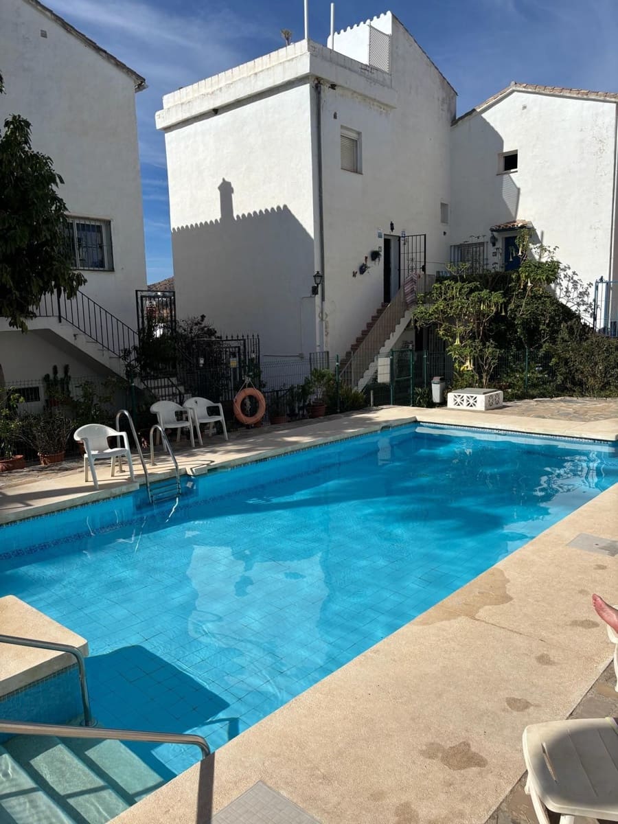 3 soveværelse Byhus til salg i Calahonda med swimmingpool - € 330.000 (Ref: 9605277)