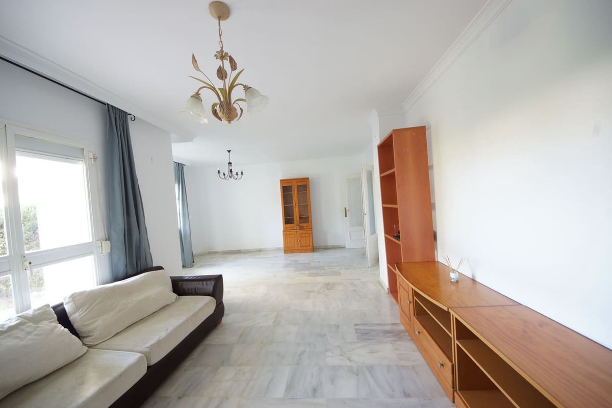 2 bedroom Apartment for sale in Estepona with pool - € 299,999 (Ref: 9605280)