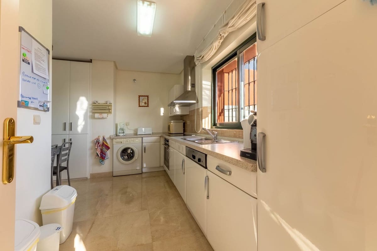 2 Zimmer Apartment zu verkaufen in Calahonda mit Pool - 299.950 € (Ref: 9608269)