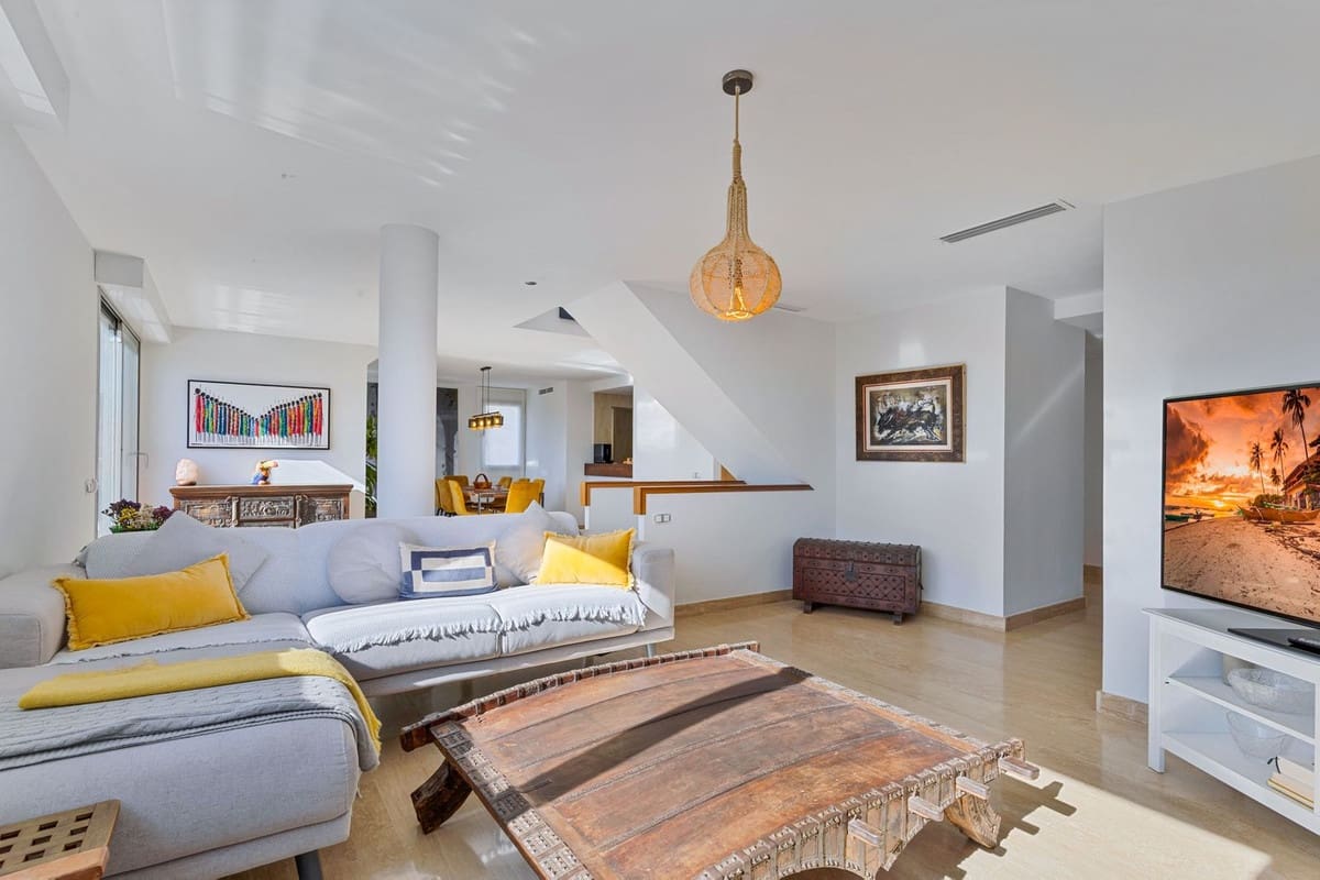 5 sypialnia Penthouse na sprzedaż w La Cala de Mijas z basenem garażem - 1 025 000 € (Ref: 9609461)