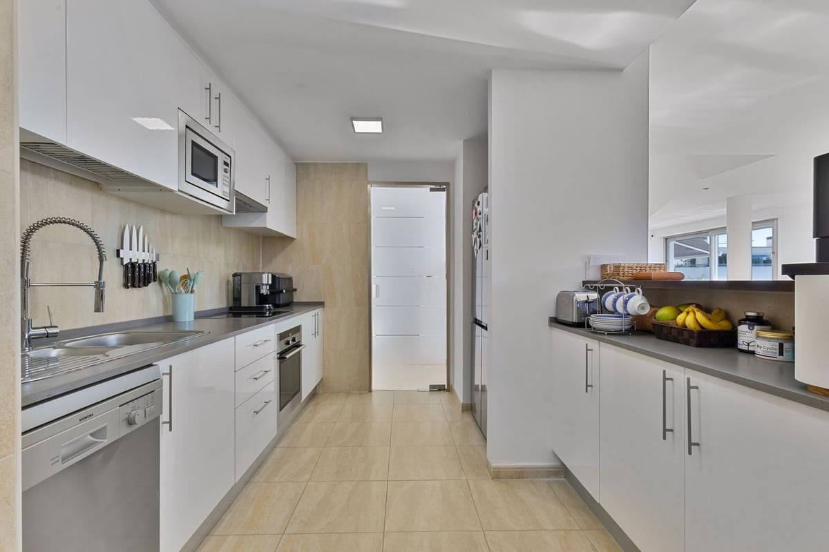 5 sypialnia Penthouse na sprzedaż w La Cala de Mijas z basenem garażem - 1 025 000 € (Ref: 9609461)