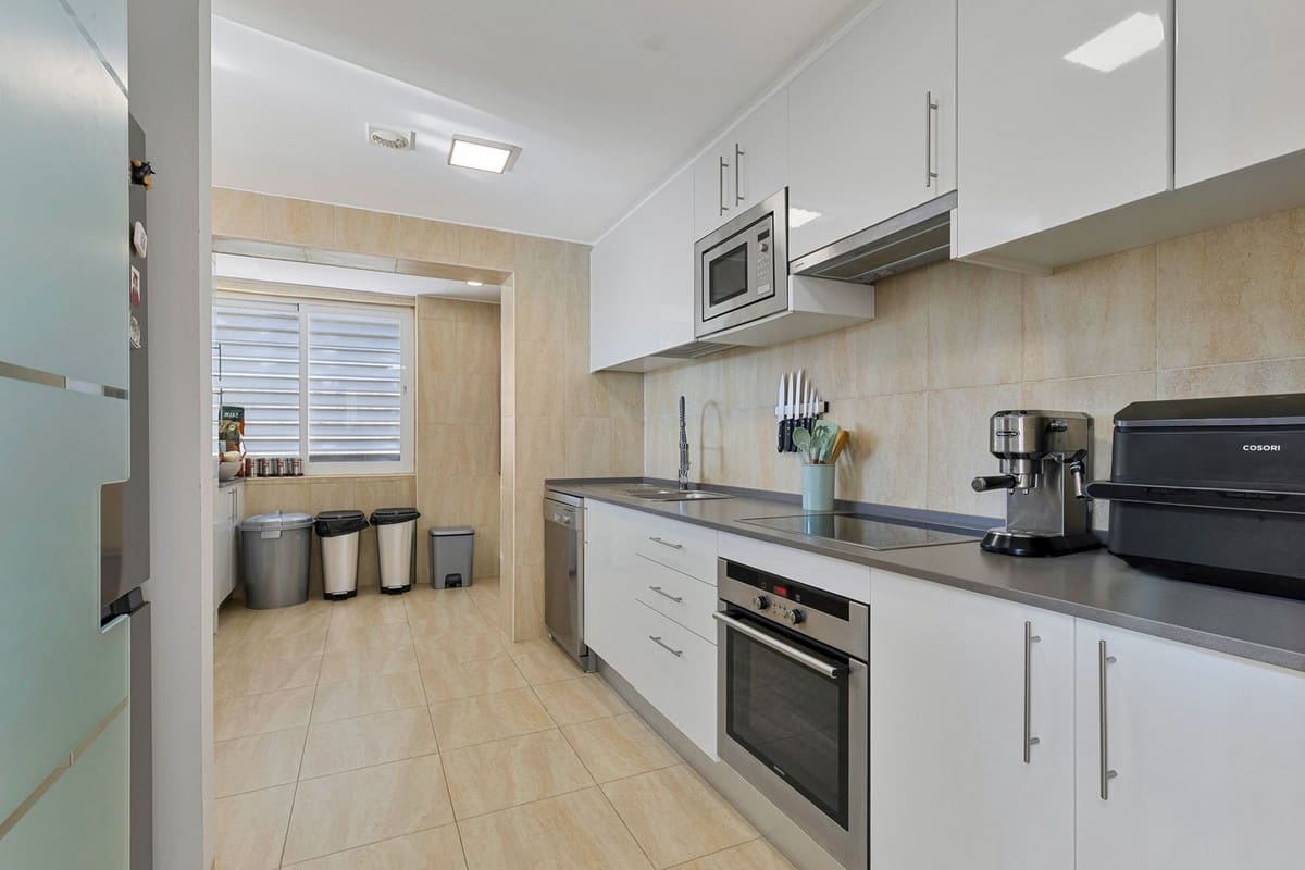 5 sypialnia Penthouse na sprzedaż w La Cala de Mijas z basenem garażem - 1 025 000 € (Ref: 9609461)