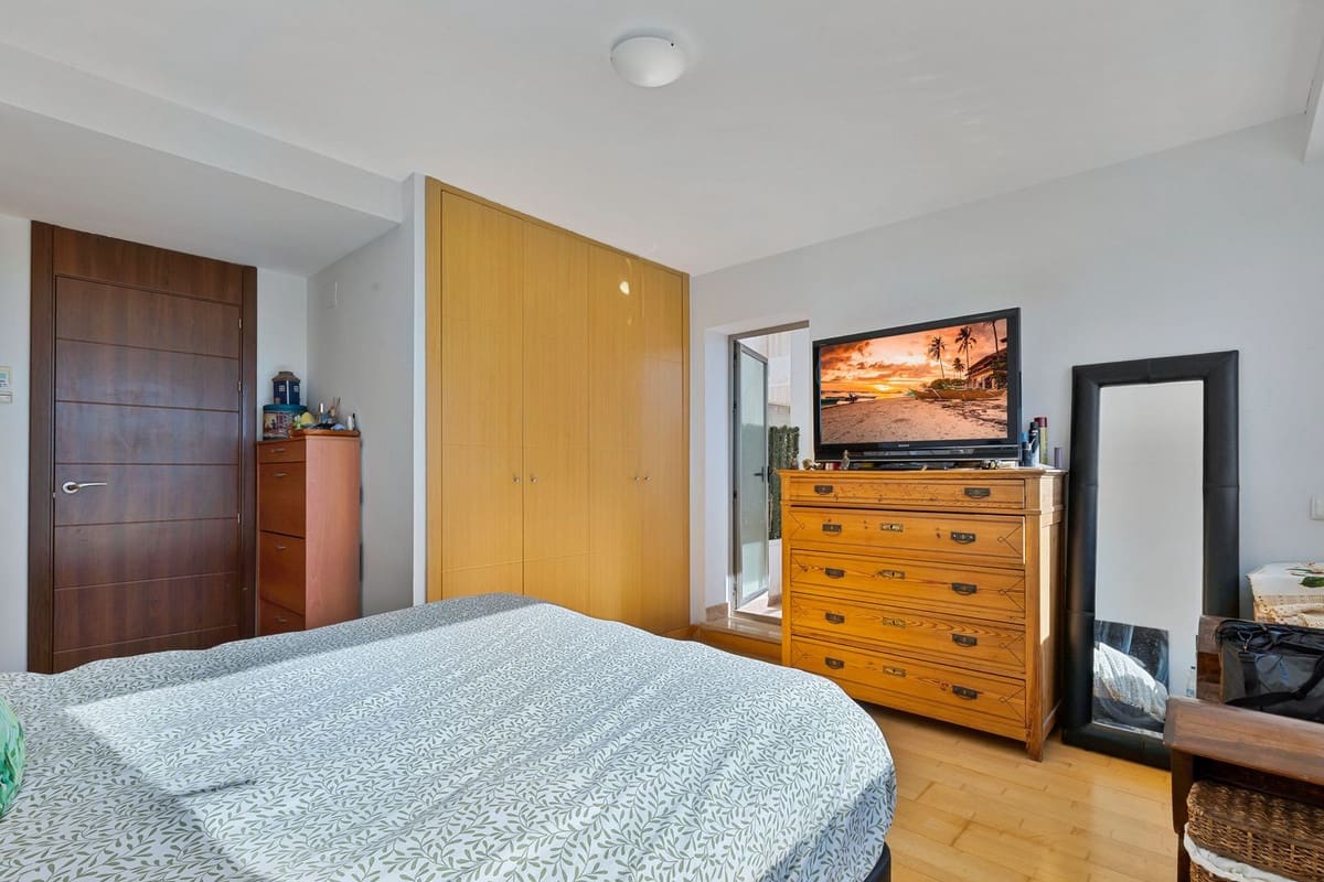 5 sypialnia Penthouse na sprzedaż w La Cala de Mijas z basenem garażem - 1 025 000 € (Ref: 9609461)