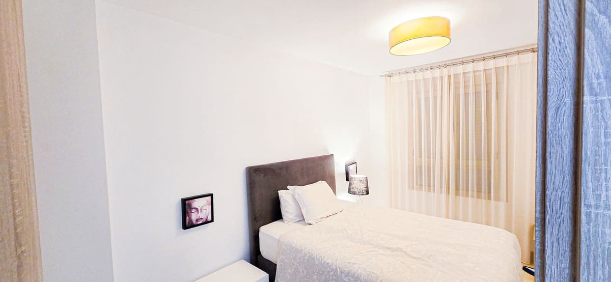 3 makuuhuone Omakotitalo myytävänä paikassa La Cala de Mijas mukana uima-altaan 
autotalli - 680 000 € (Ref: 9609463)