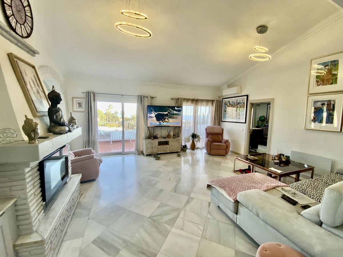 5 bedroom Villa for sale in Calahonda with pool garage - € 1,100,000 (Ref: 9609466)