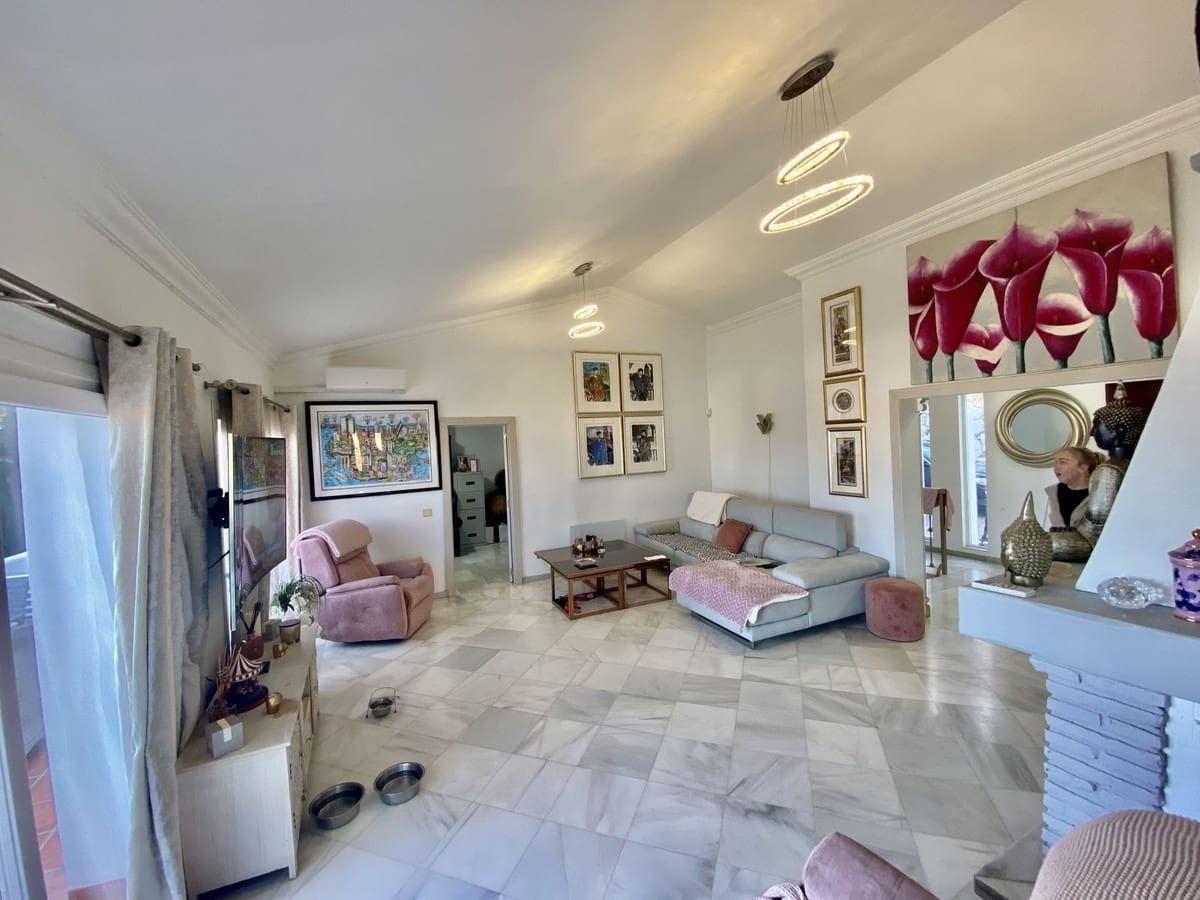 5 bedroom Villa for sale in Calahonda with pool garage - € 1,100,000 (Ref: 9609466)