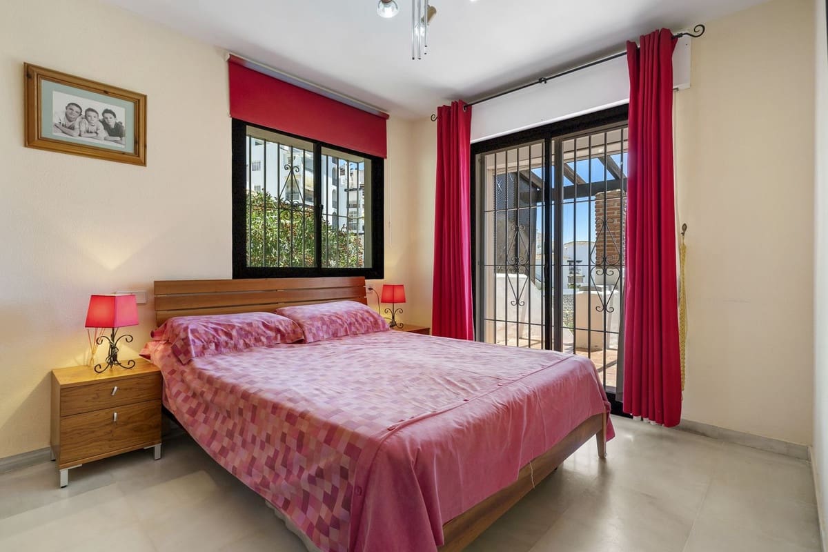 5 soveværelse Byhus til salg i Calahonda med swimmingpool garage - € 499.000 (Ref: 9609467)