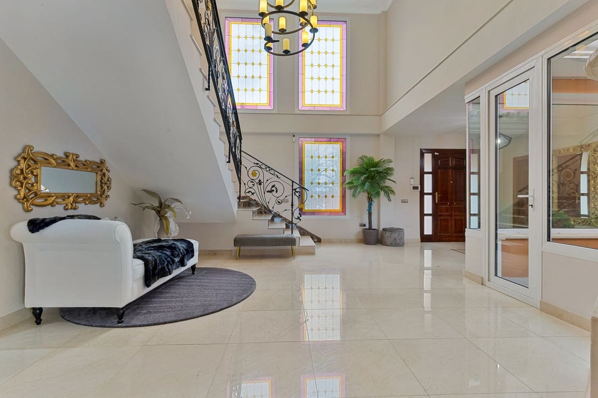 6 Zimmer Villa zu verkaufen in Benalmadena mit Pool Garage - 2.499.000 € (Ref: 9610043)