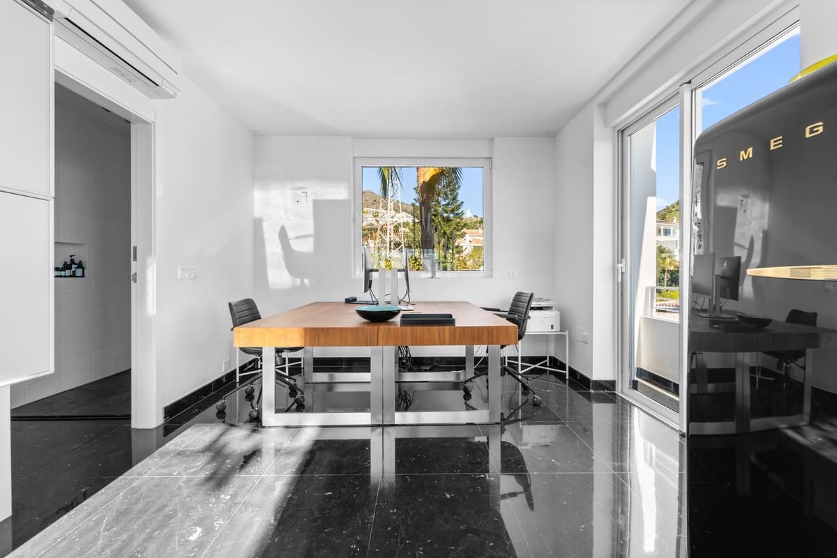 4 makuuhuone Huvila myytävänä paikassa Benalmadena mukana uima-altaan 
autotalli - 2 485 000 € (Ref: 9610044)