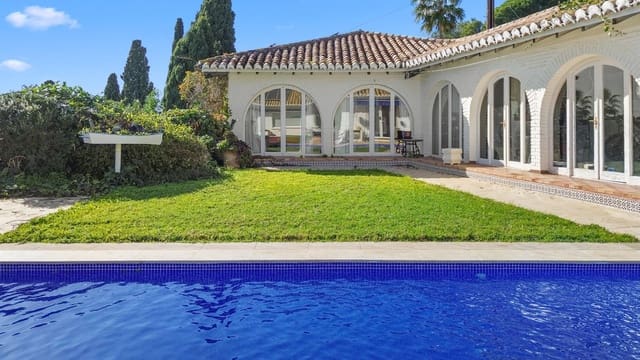 5 makuuhuone Huvila myytävänä paikassa Benalmádena mukana uima-altaan 
autotalli - 1 920 000 € (Ref: 9610045)