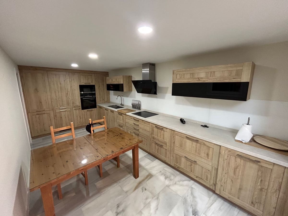 4 bedroom Townhouse for sale in Estepona with pool garage - € 650,000 (Ref: 9614511)