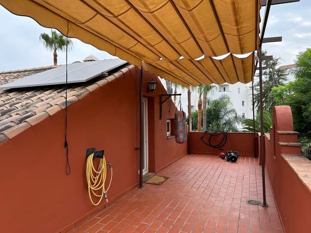 4 bedroom Townhouse for sale in Estepona with pool garage - € 650,000 (Ref: 9614511)