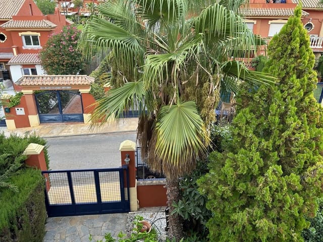 4 bedroom Townhouse for sale in Estepona with pool garage - € 650,000 (Ref: 9614511)