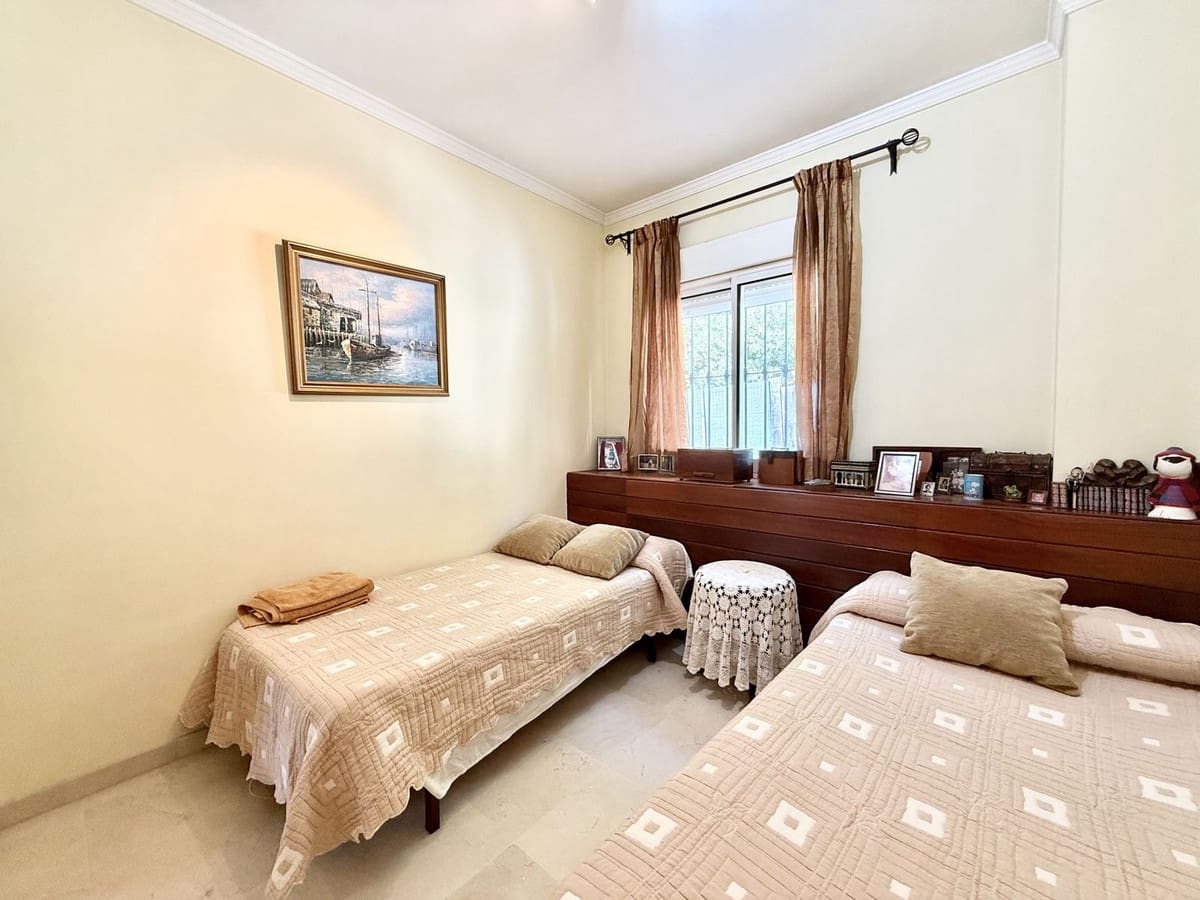 Casa de 4 habitaciones en Estepona en venta con garaje - 700.000 € (Ref: 9614514)