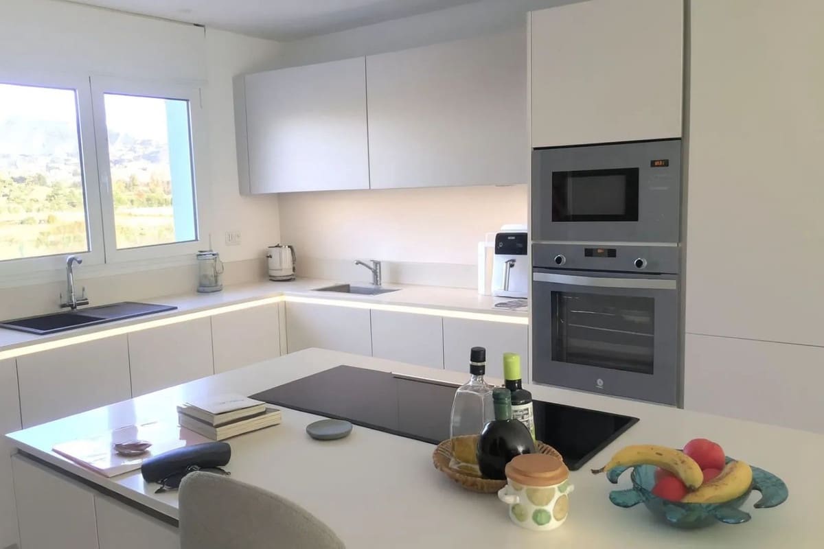 Casa de 3 habitaciones en El Paraiso en venta con piscina garaje - 595.000 € (Ref: 9614516)