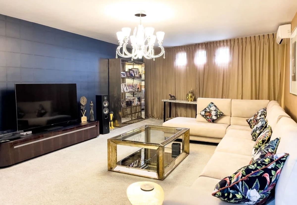 Casa de 3 habitaciones en El Paraiso en venta con piscina garaje - 595.000 € (Ref: 9614516)