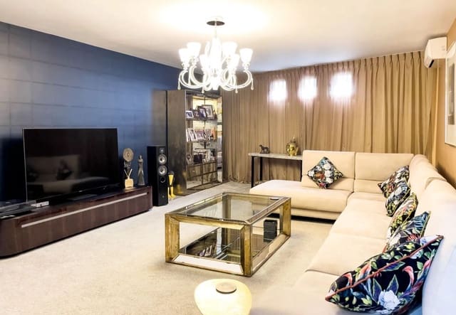 Casa de 3 habitaciones en El Paraiso, Estepona en venta con piscina garaje - 595.000 € (Ref: 9614516)