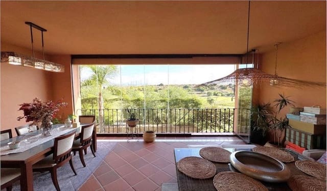 Casa de 3 habitaciones en Estepona en venta con piscina garaje - 539.900 € (Ref: 9614517)