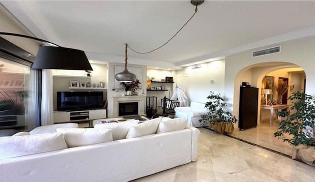 Casa de 3 habitaciones en Estepona en venta con piscina garaje - 539.900 € (Ref: 9614517)