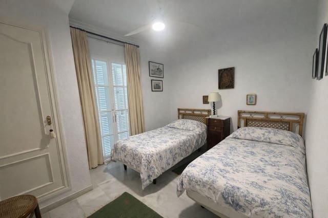 4 bedroom Townhouse for sale in Estepona with pool garage - € 515,000 (Ref: 9614518)