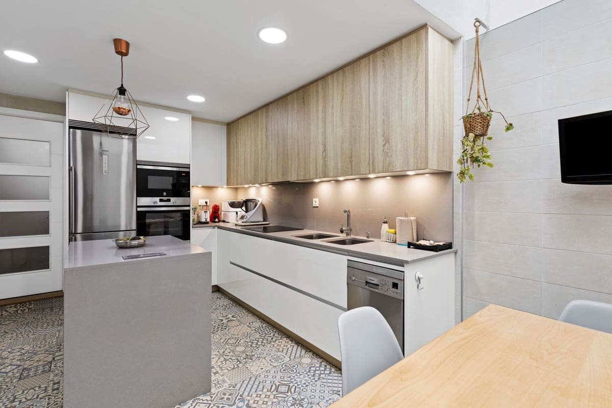 4 sypialnia Willa na sprzedaż w Estepona z garażem - 899 000 € (Ref: 9614519)