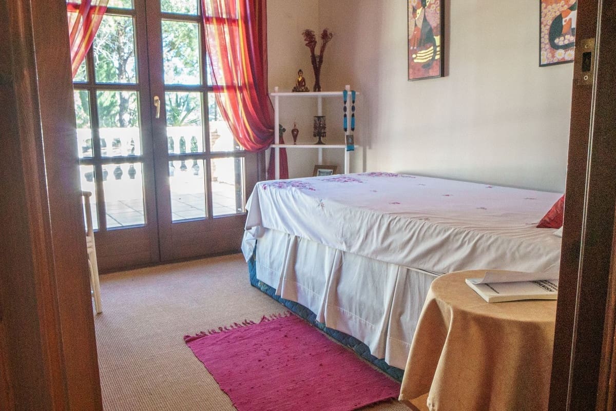 6 soveværelse Finca/Landehus til salg i Estepona med swimmingpool garage - € 1.150.000 (Ref: 9618198)