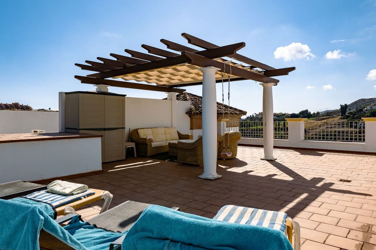 2 bedroom Penthouse for sale in Los Arqueros with pool garage - € 469,000 (Ref: 9623166)