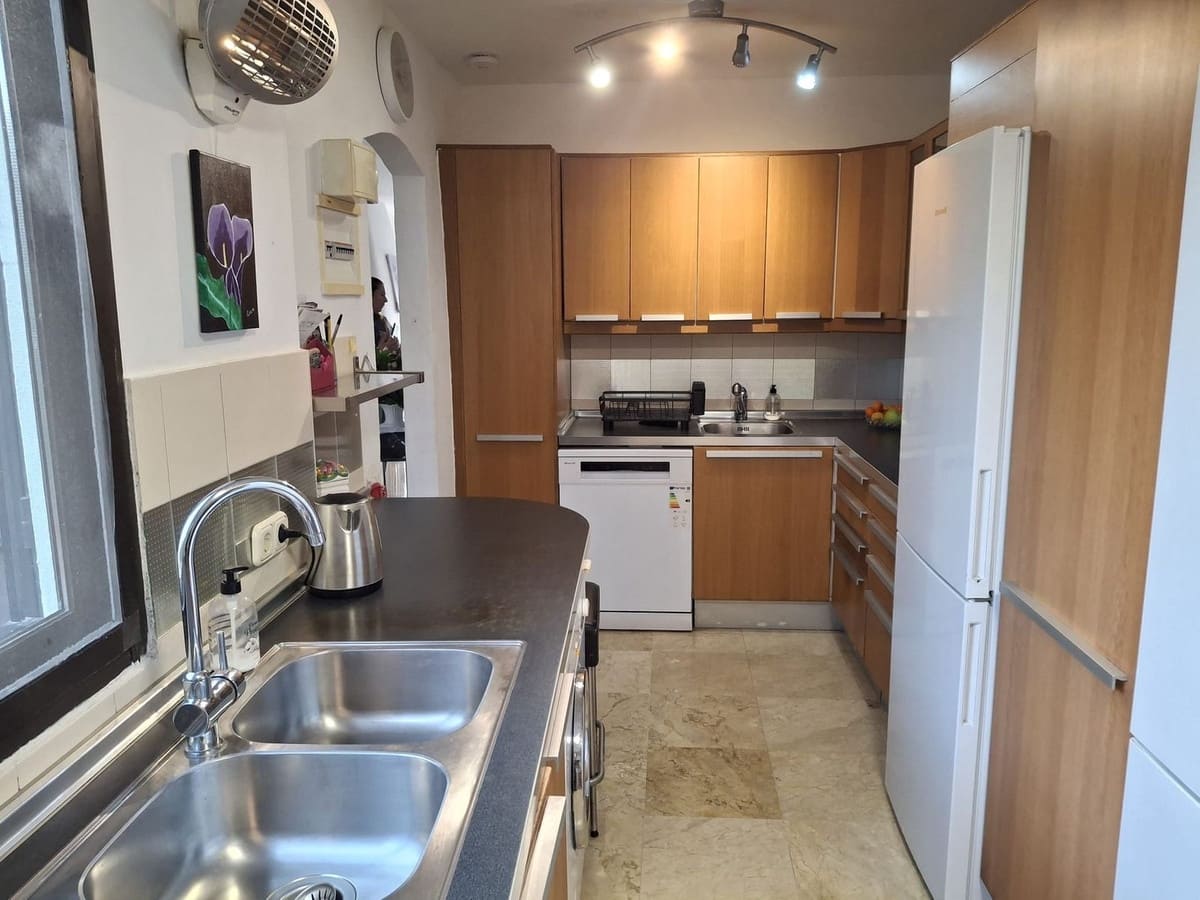 2 bedroom Townhouse for sale in Estepona with pool garage - € 380,000 (Ref: 9623169)