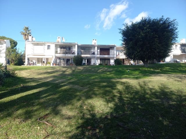 2 bedroom Townhouse for sale in Estepona with pool garage - € 380,000 (Ref: 9623169)