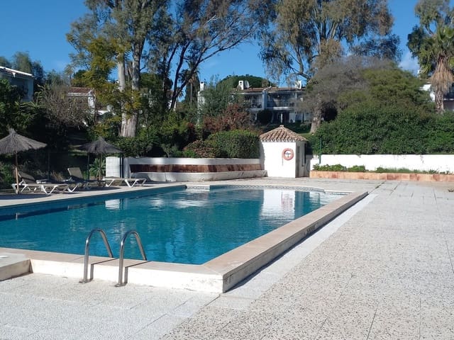 2 bedroom Townhouse for sale in Estepona with pool garage - € 380,000 (Ref: 9623169)