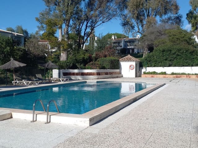 2 bedroom Townhouse for sale in Estepona with pool garage - € 380,000 (Ref: 9623169)