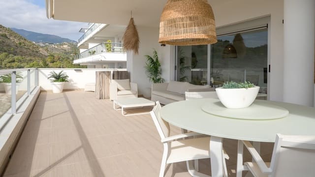 3 chambre Appartement à vendre à Los Arqueros, Benahavís avec piscine garage - 785 000 € (Ref: 9623172)