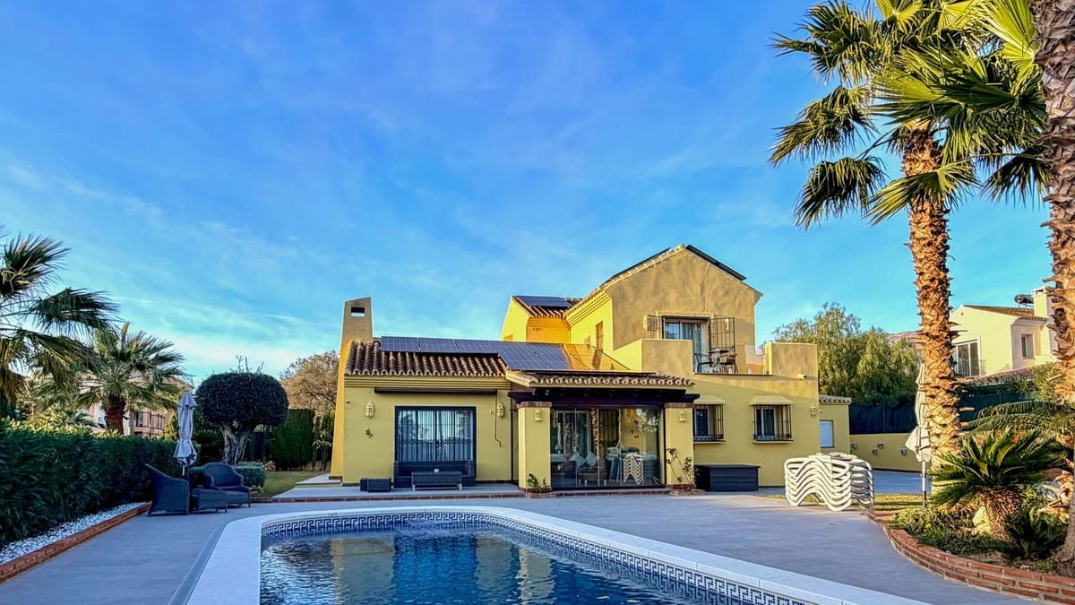 4 soverom Villa til salgs i Mijas Golf med svømmebasseng garasje - € 1 220 000 (Ref: 9624110)