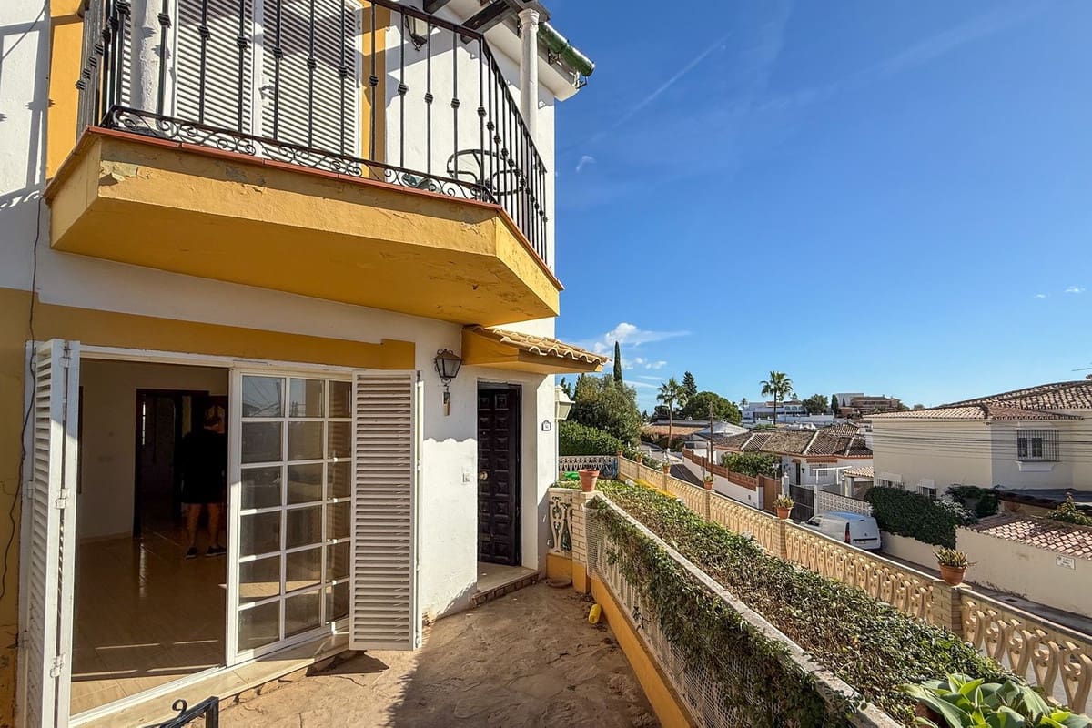 3 bedroom Townhouse for sale in Mijas Costa with pool garage - € 349,950 (Ref: 9626442)