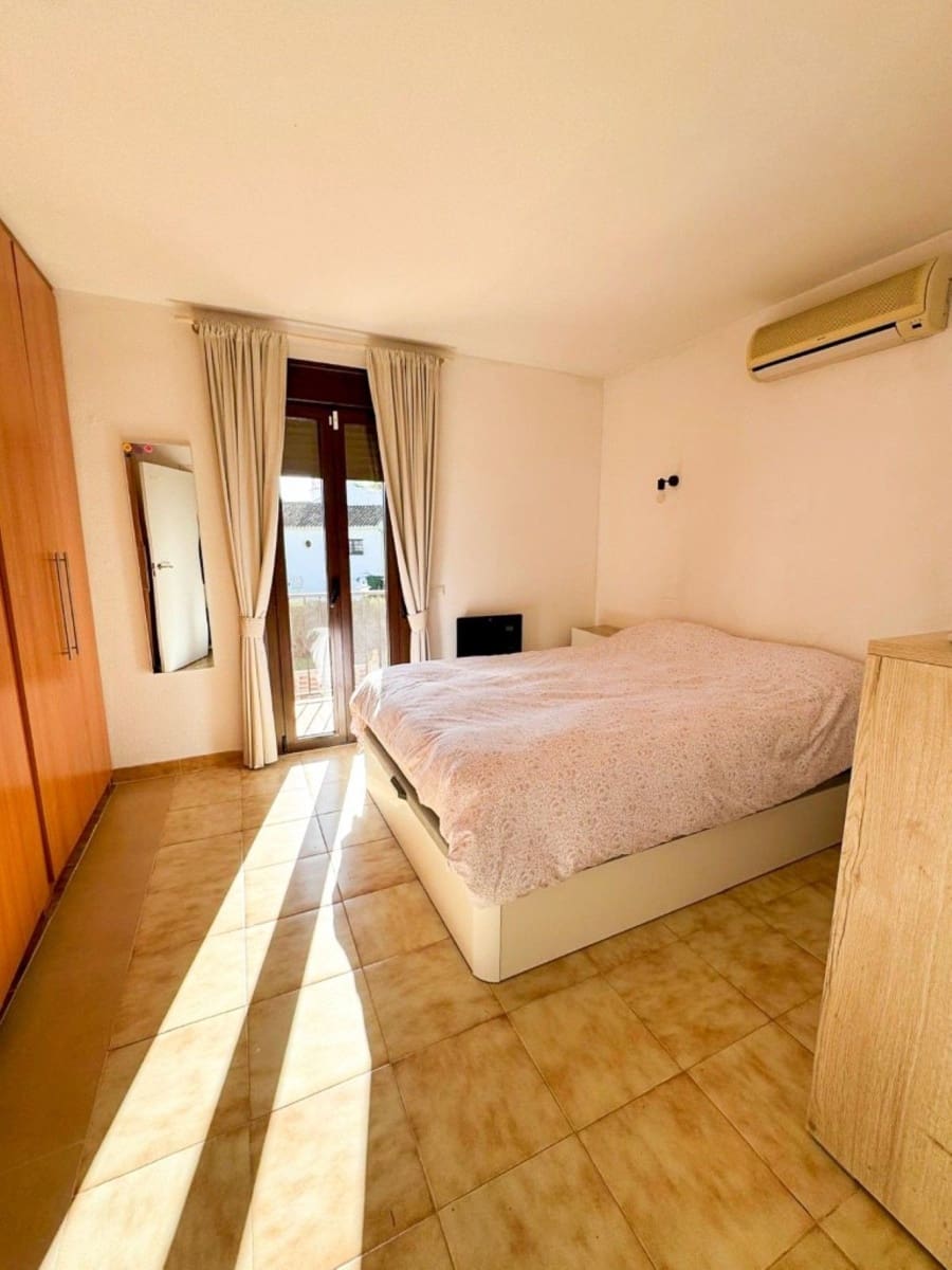 2 bedroom Townhouse for sale in Elviria with pool - € 375,000 (Ref: 9628243)