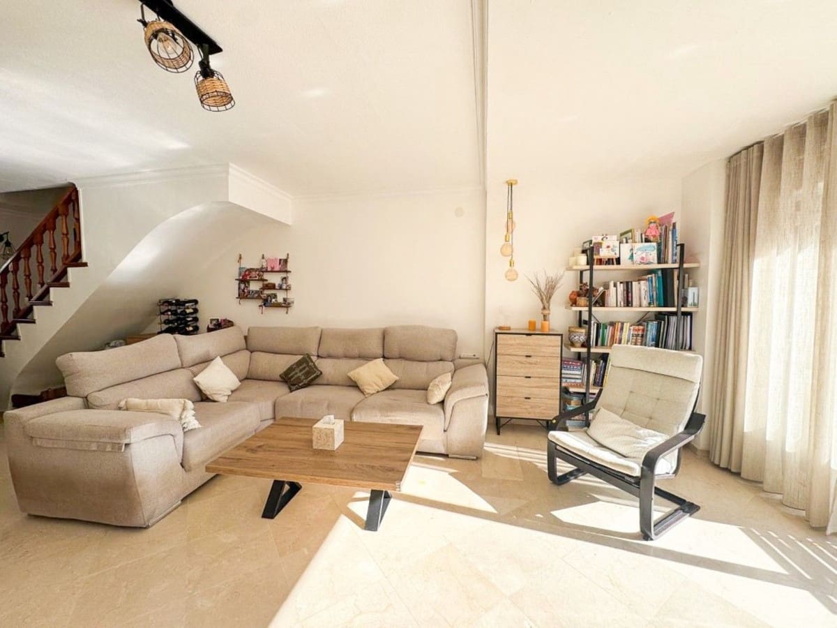 2 bedroom Townhouse for sale in Elviria with pool - € 375,000 (Ref: 9628243)