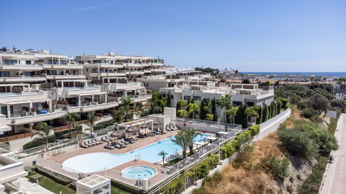 Apartamento de 3 habitaciones en La Cala de Mijas en venta con piscina garaje - 680.000 € (Ref: 9628247)