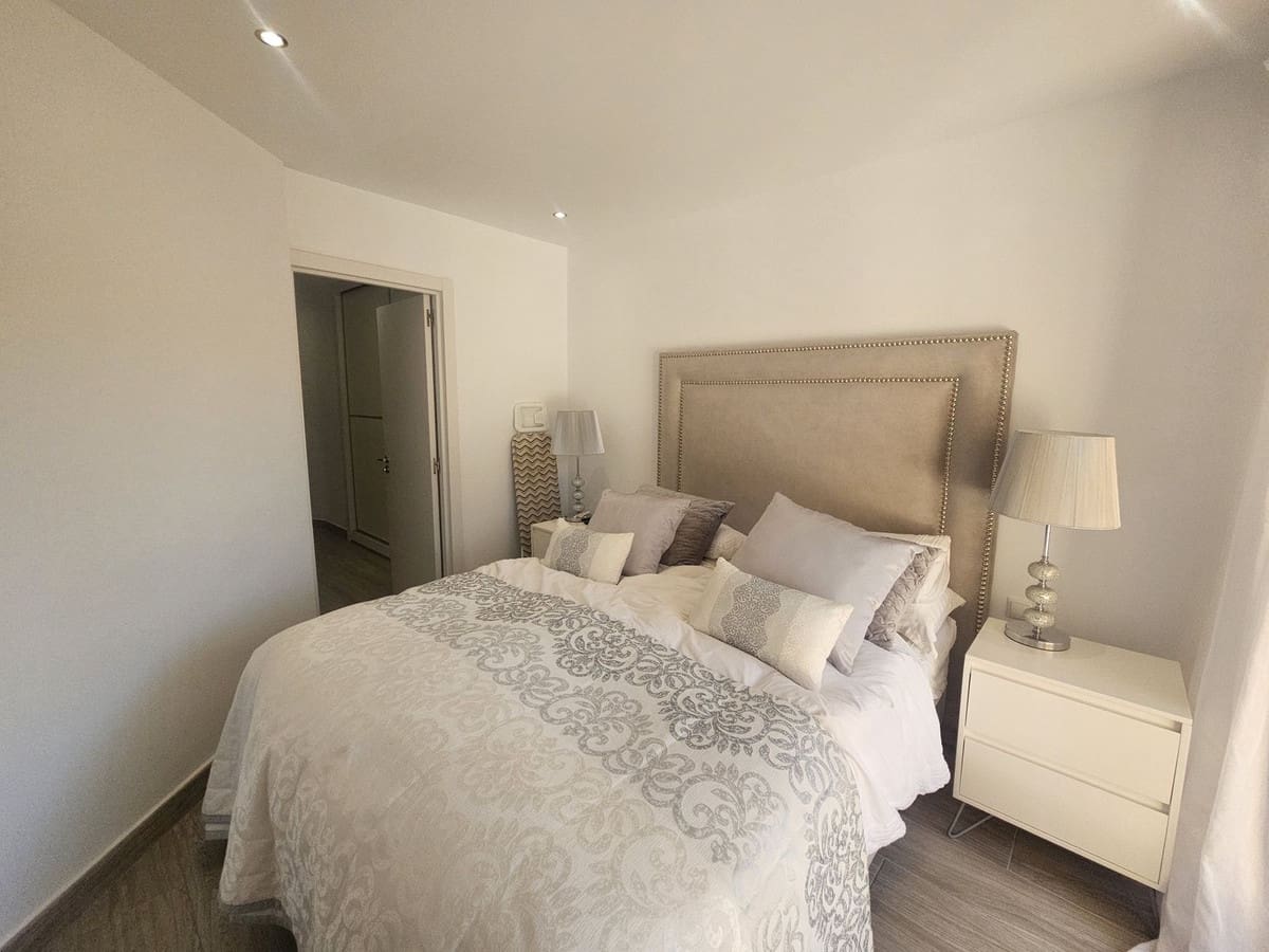 4 sypialnia Dom na sprzedaż w Riviera del Sol z basenem garażem - 469 500 € (Ref: 9631543)