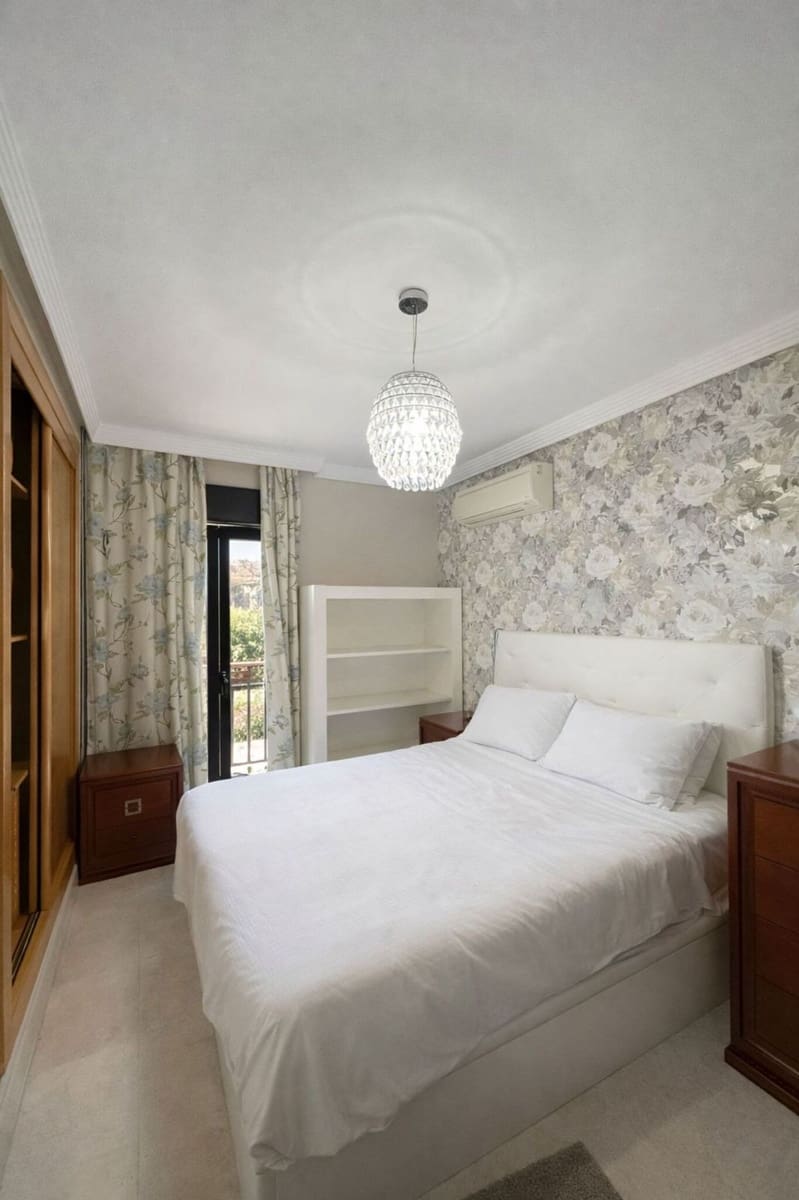 2 makuuhuone Huoneisto myytävänä paikassa San Pedro de Alcantara mukana uima-altaan 
autotalli - 550 000 € (Ref: 9645664)