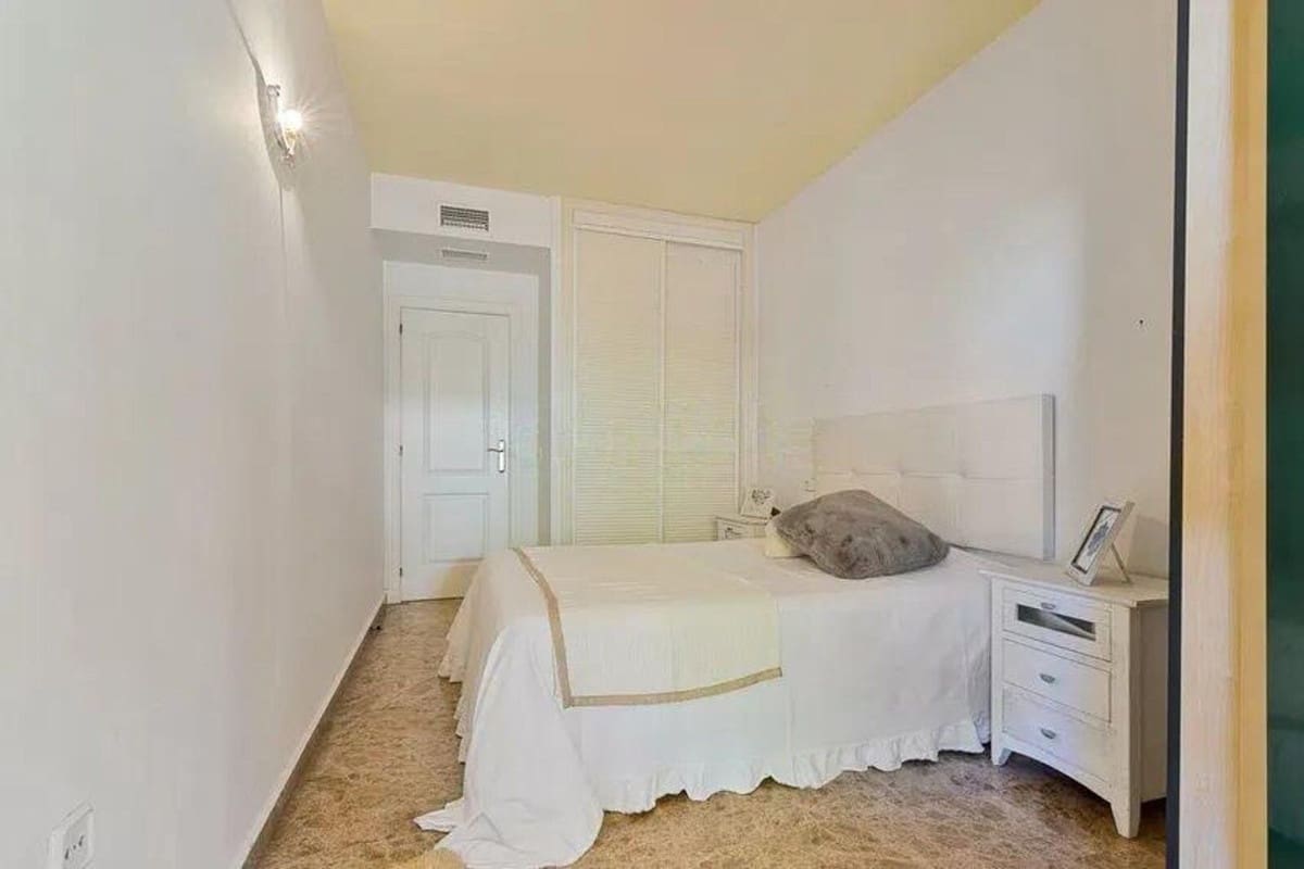 3 makuuhuone Huoneisto myytävänä paikassa San Pedro de Alcantara mukana uima-altaan 
autotalli - 690 000 € (Ref: 9645892)