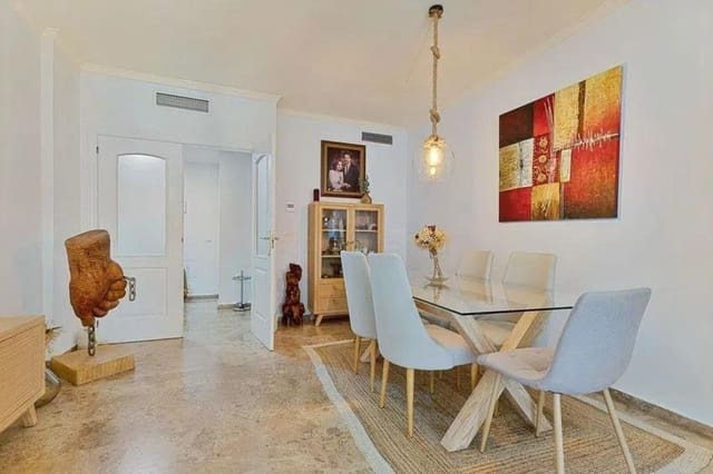 3 makuuhuone Huoneisto myytävänä paikassa San Pedro de Alcantara, Marbella mukana uima-altaan 
autotalli - 690 000 € (Ref: 9645892)