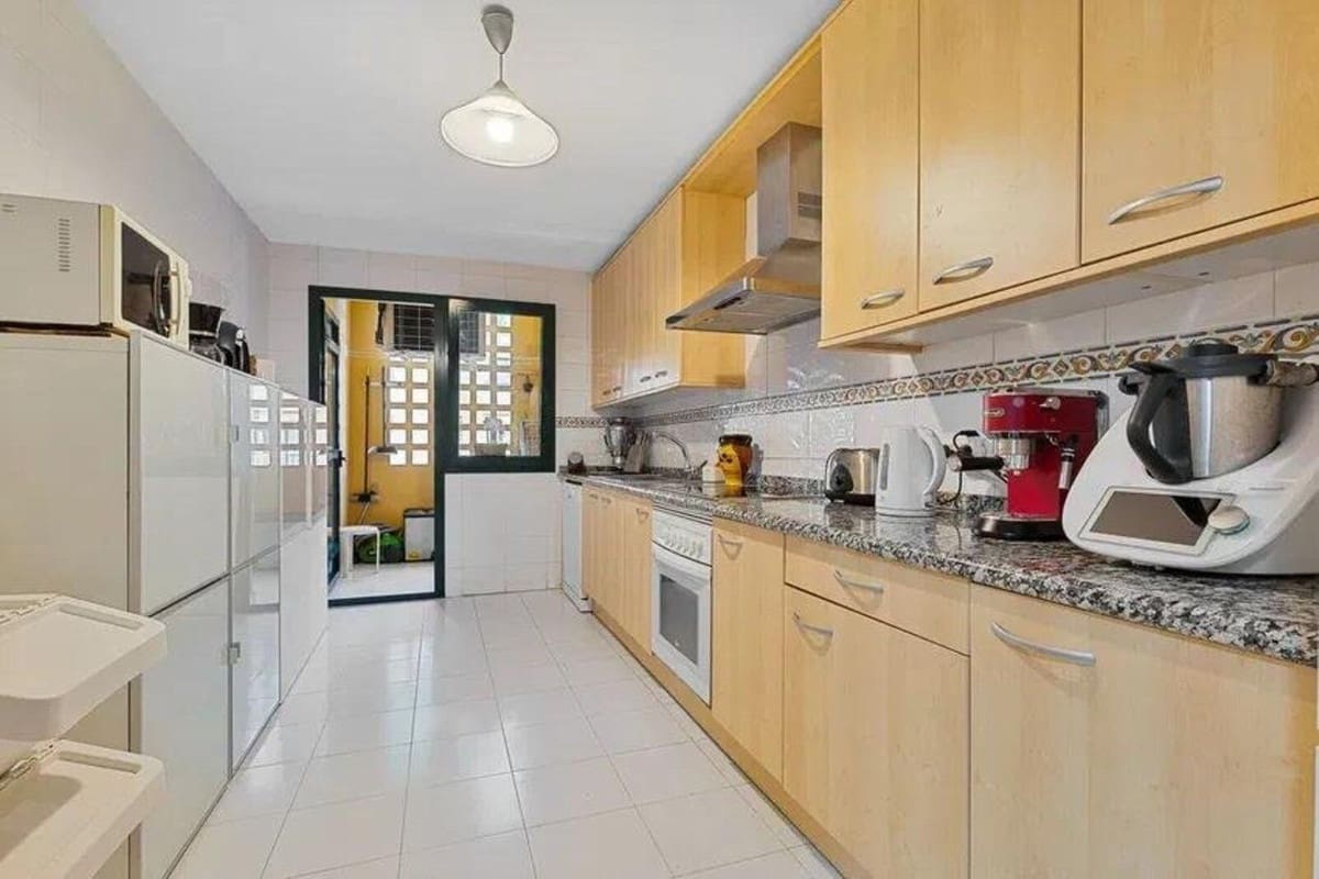 3 makuuhuone Huoneisto myytävänä paikassa San Pedro de Alcantara mukana uima-altaan 
autotalli - 690 000 € (Ref: 9645892)