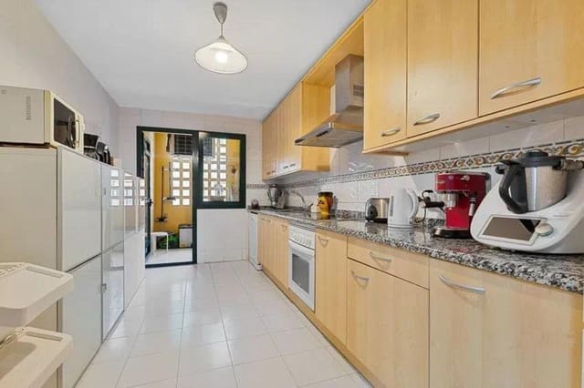 3 makuuhuone Huoneisto myytävänä paikassa San Pedro de Alcantara, Marbella mukana uima-altaan 
autotalli - 690 000 € (Ref: 9645892)