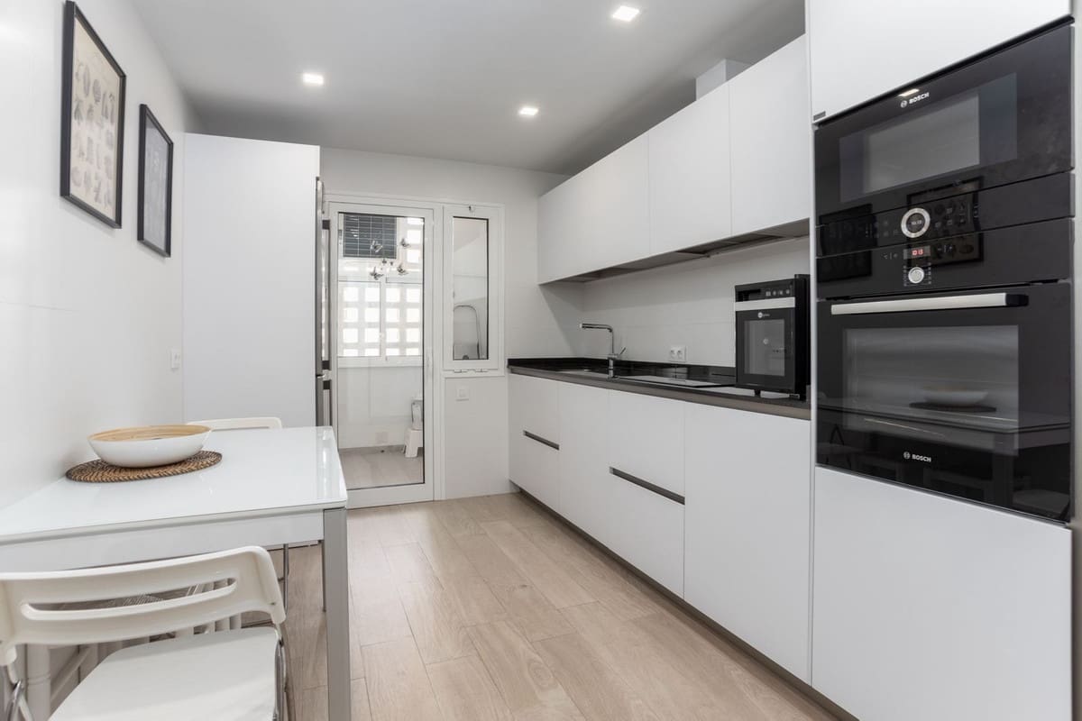 2 Zimmer Apartment zu verkaufen in San Pedro de Alcantara mit Pool Garage - 580.000 € (Ref: 9645894)