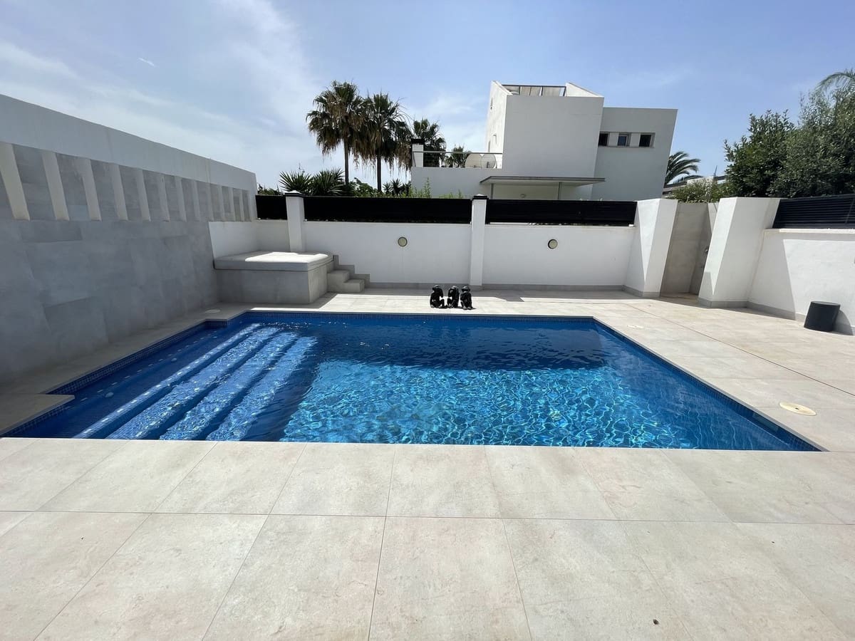 3 slaapkamer Villa te koop in San Pedro de Alcantara met zwembad garage - € 1.395.000 (Ref: 9651704)