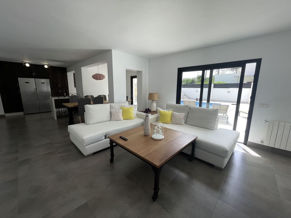 3 slaapkamer Villa te koop in San Pedro de Alcantara met zwembad garage - € 1.395.000 (Ref: 9651704)