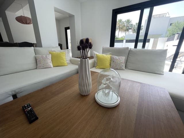 3 slaapkamer Villa te koop in San Pedro de Alcantara, Marbella met zwembad garage - € 1.395.000 (Ref: 9651704)